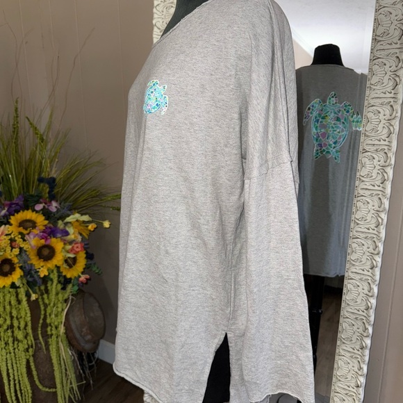 Crown & Ivy • Turtle Graphic Crewneck Sweatshirt - Picture 7 of 9